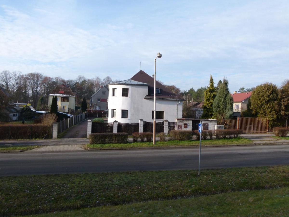 Penzion Ubytovani U Parku S Parkovistem Česká Lípa エクステリア 写真